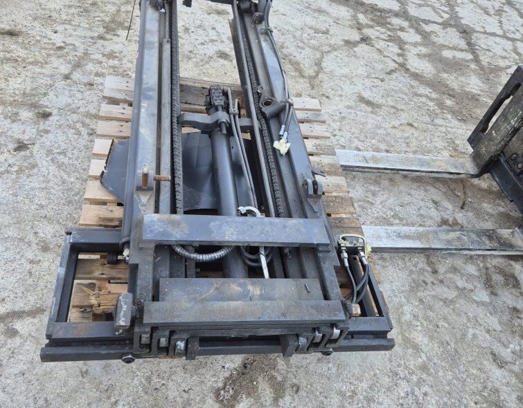 STILL MASTIL TRIPLEX